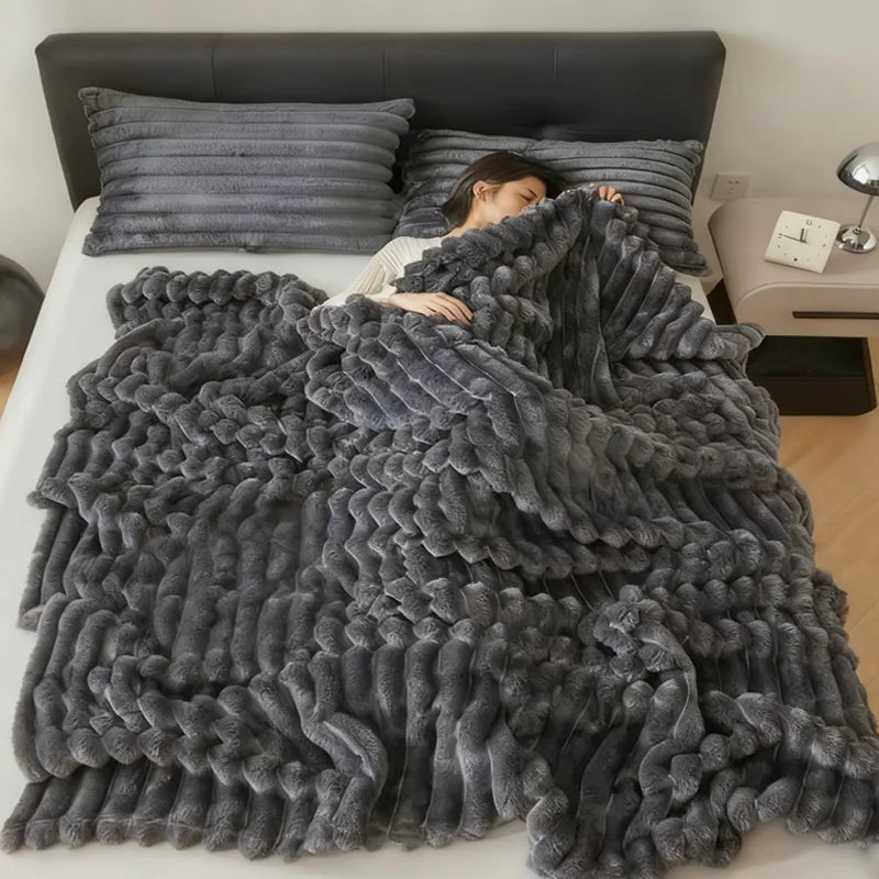 1pc Throw Blanket for Bed - 250GSM Soft & Warm Fluffy Blanket,