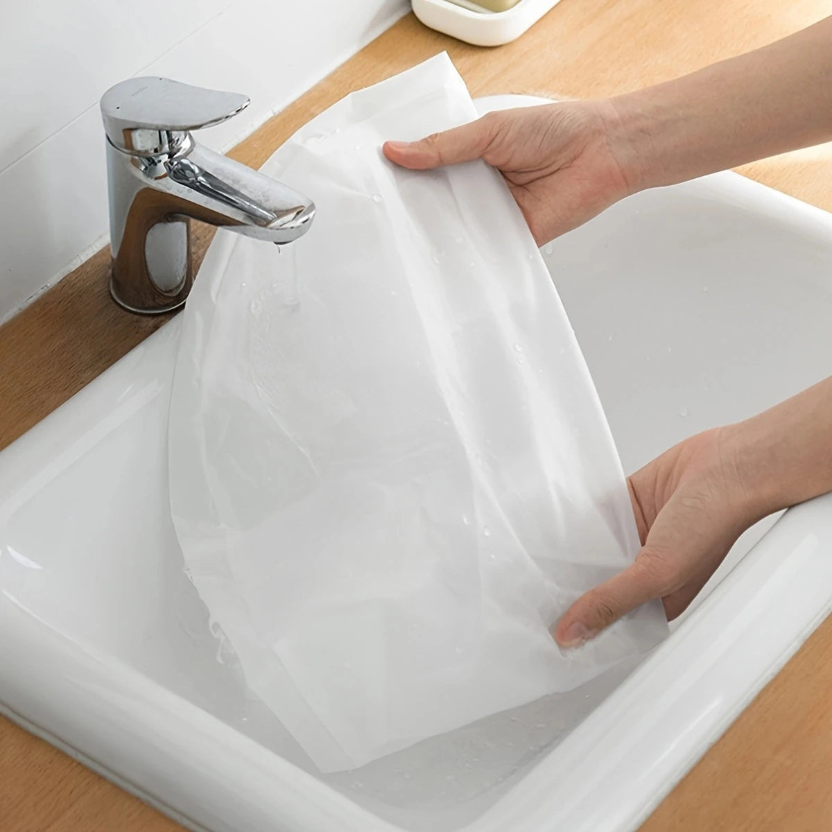 Household vertical floor fan universal dust cover, which can fully