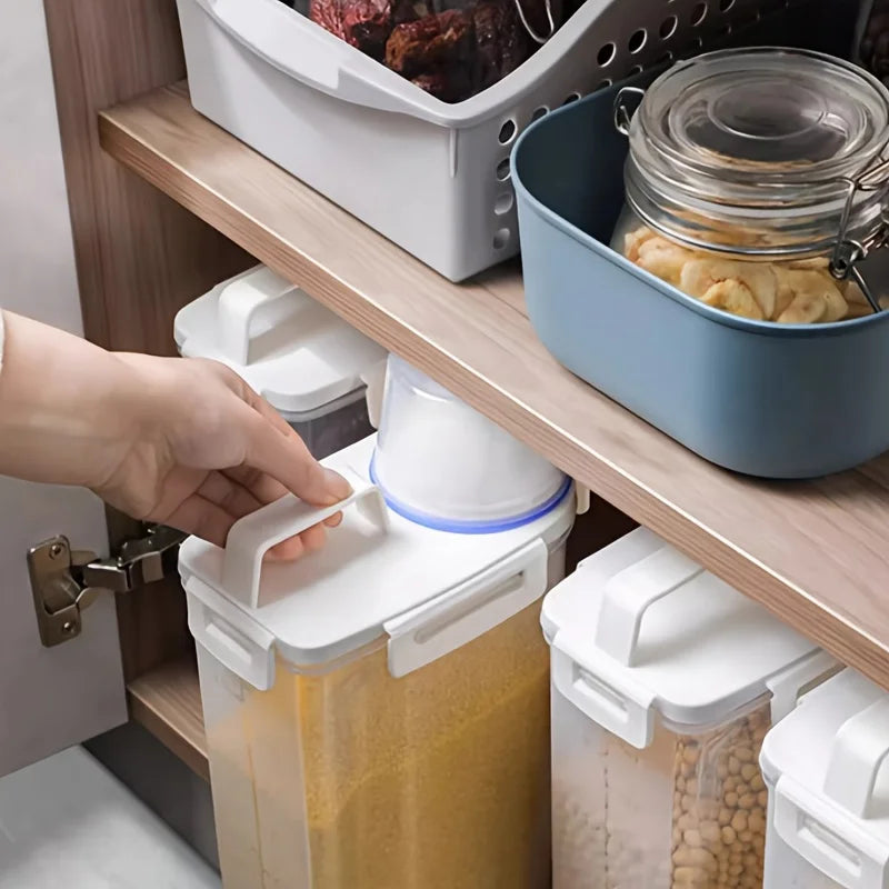 1PC sealed storage container 2.5L portable food storage box with lid