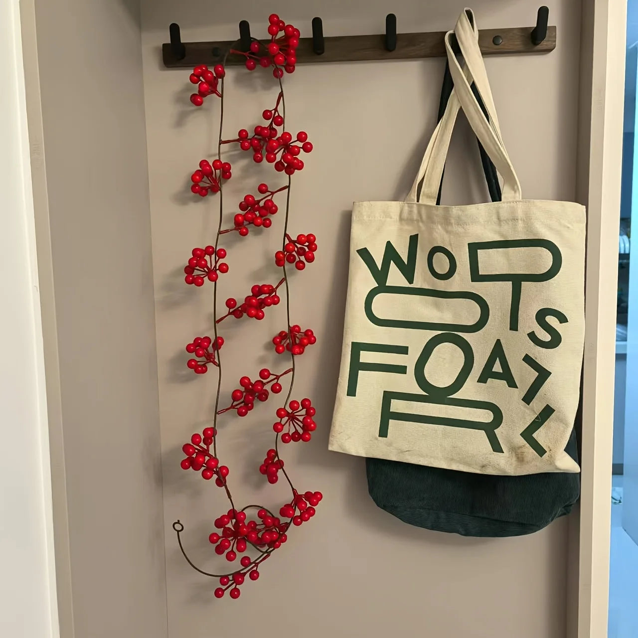 1pc 190cm Artificial Cranberry Vine, Christmas - Suitable for Dining