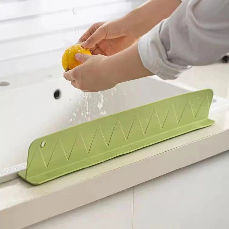 1PC Silicone Sink Baffle Splash Guard with Suction Cup Pool To Protect