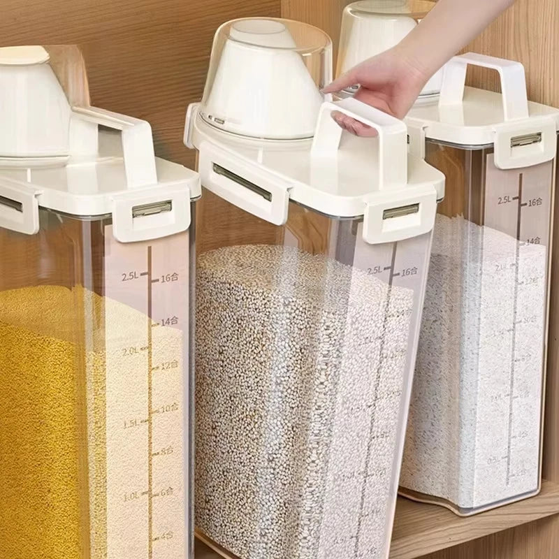1PC sealed storage container 2.5L portable food storage box with lid